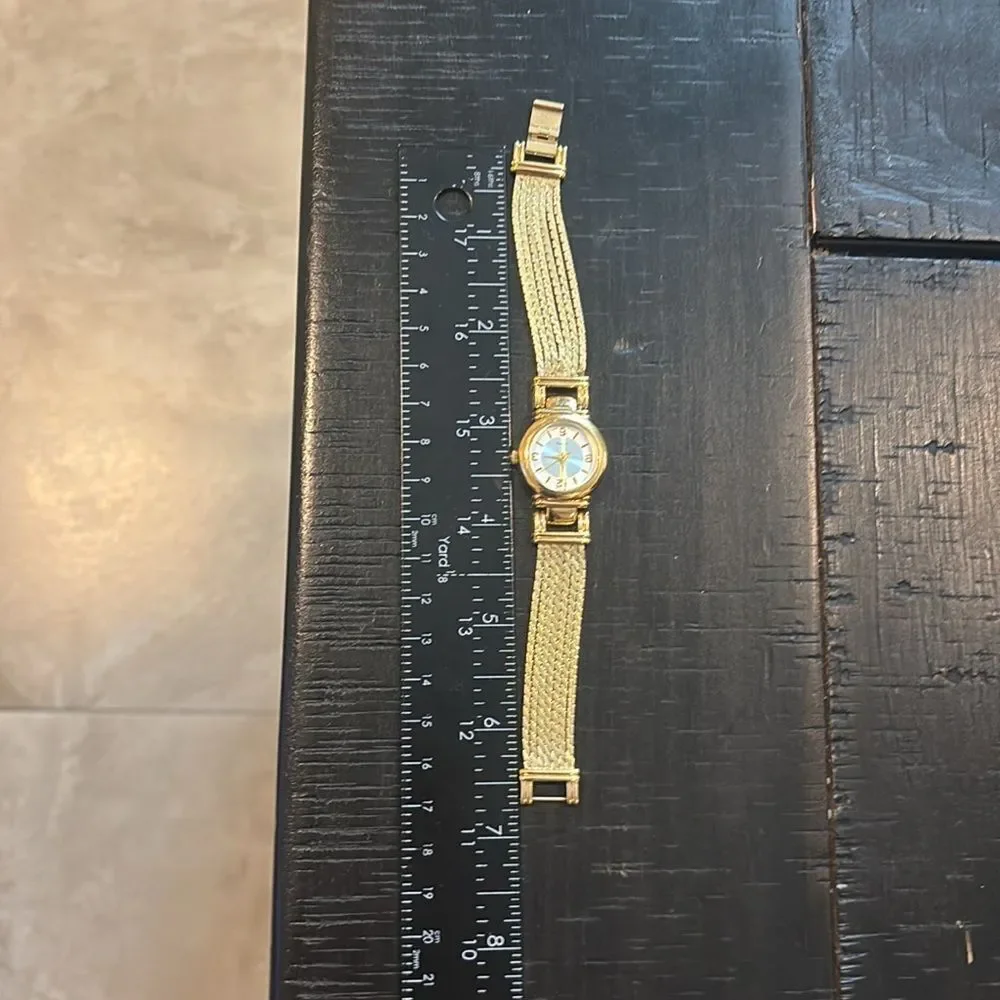 Vintage AVON GOLDTONE QUARTZ WATCH Multichain Old Money Look Trendy​